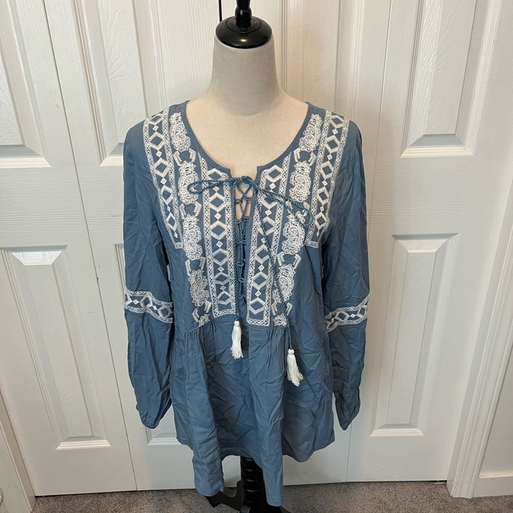 Luna Moon size L Blue Embroidered Women's Top